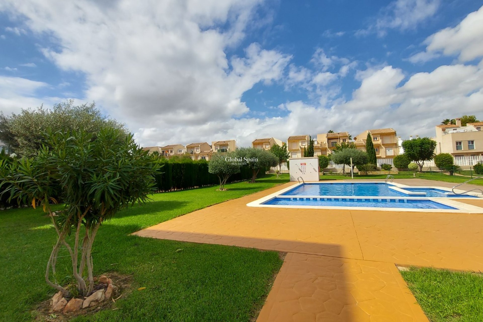 Resale - Apartment -
ORIHUELA COSTA - VILLAMARTÍN