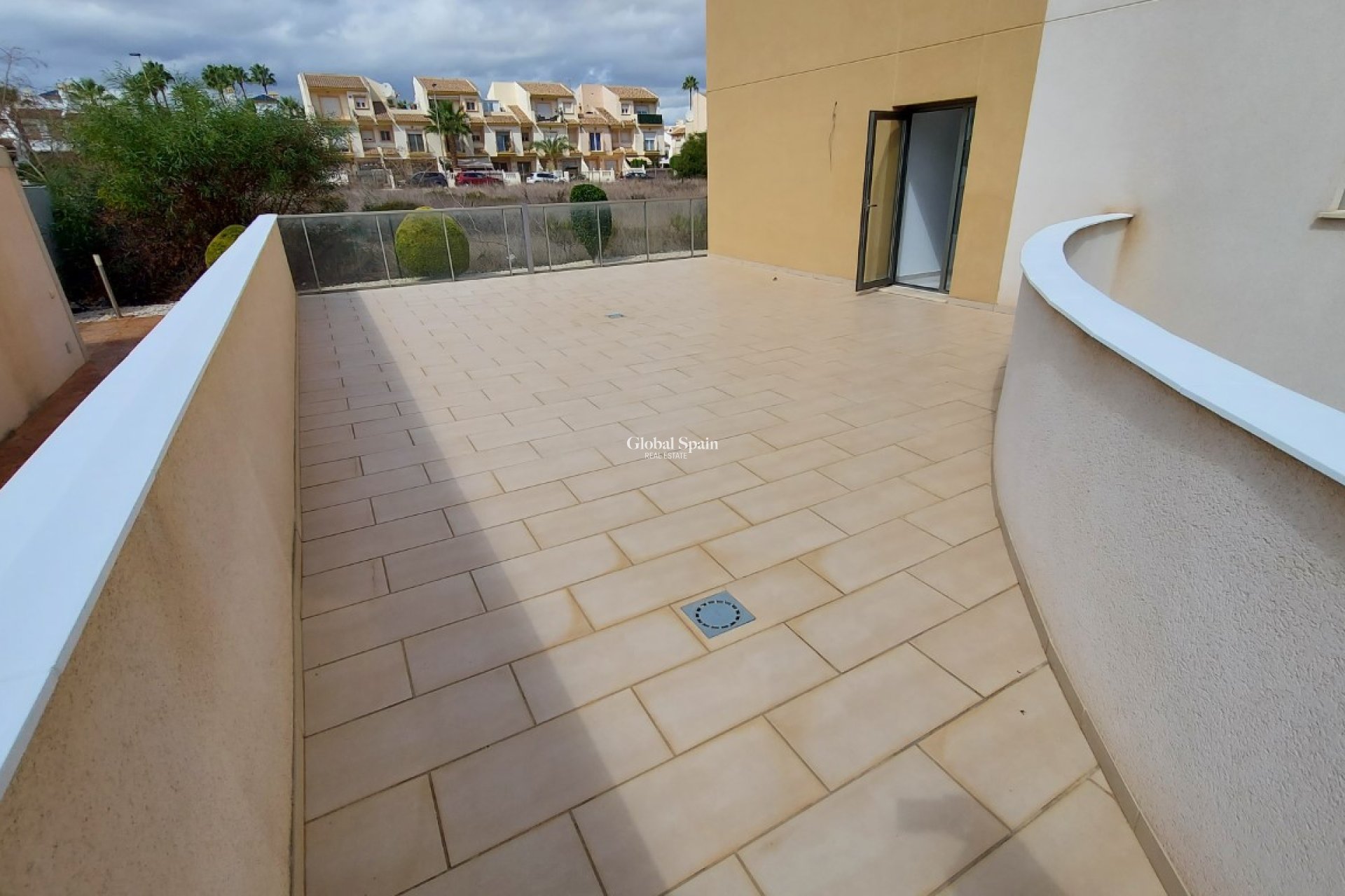 Resale - Apartment -
ORIHUELA COSTA - VILLAMARTÍN