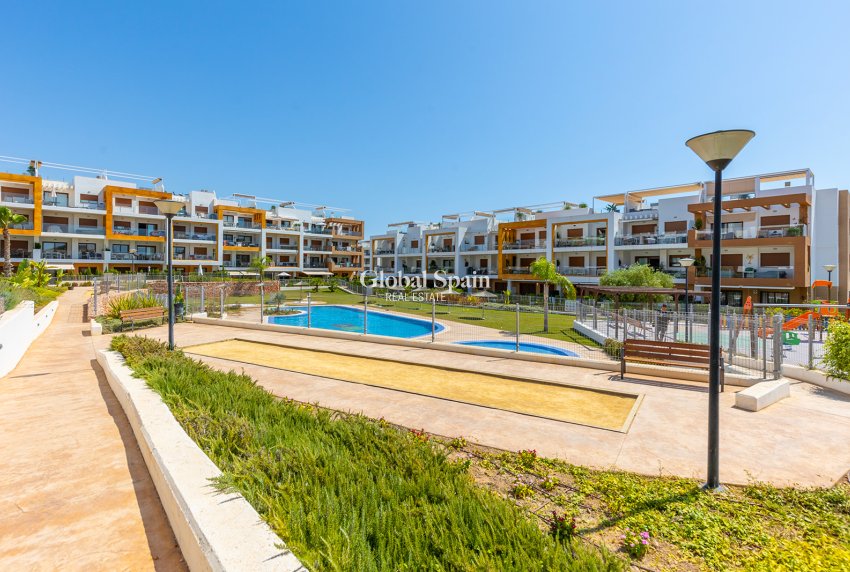 Resale - Apartment -
ORIHUELA COSTA - VILLAMARTÍN