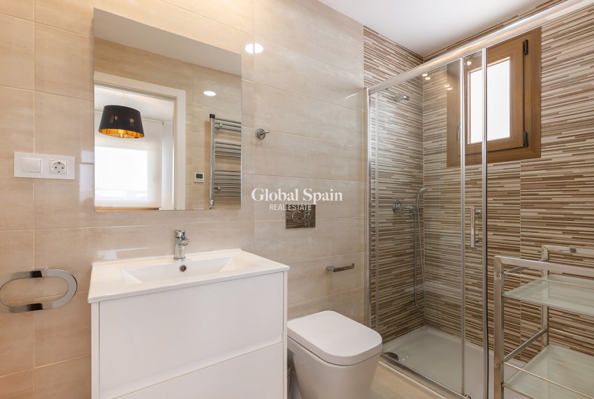 Resale - Apartment -
ORIHUELA COSTA - VILLAMARTÍN