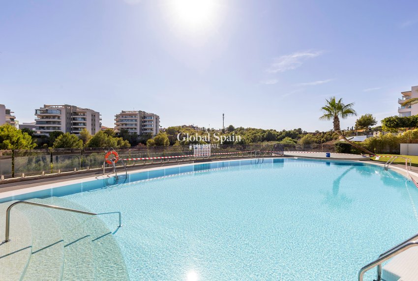 Resale - Apartment -
ORIHUELA COSTA - VILLAMARTÍN