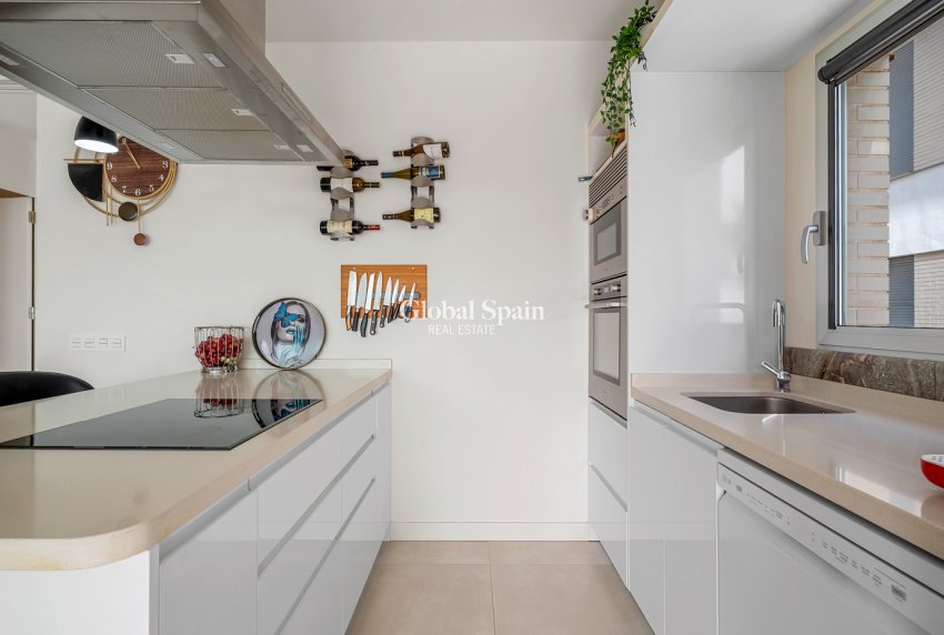 Resale - Apartment -
ORIHUELA COSTA - VILLAMARTÍN