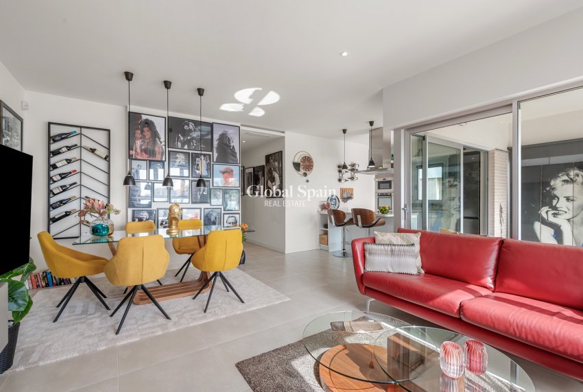 Resale - Apartment -
ORIHUELA COSTA - VILLAMARTÍN