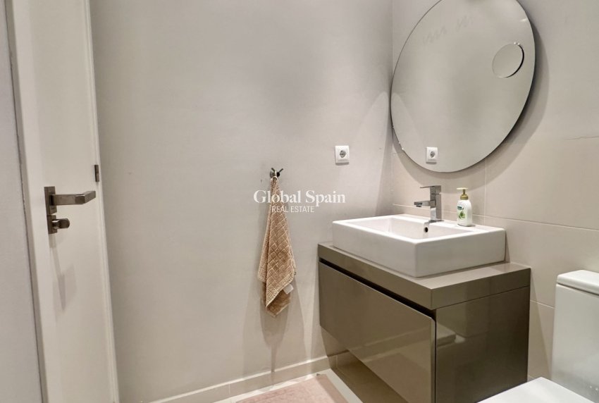 Resale - Apartment -
ORIHUELA COSTA - VILLAMARTÍN