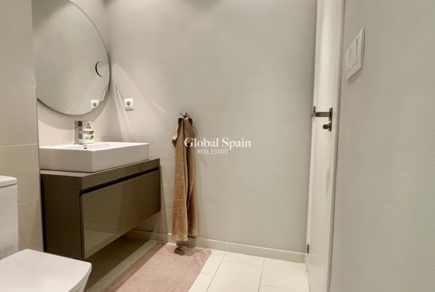 Resale - Apartment -
ORIHUELA COSTA - VILLAMARTÍN