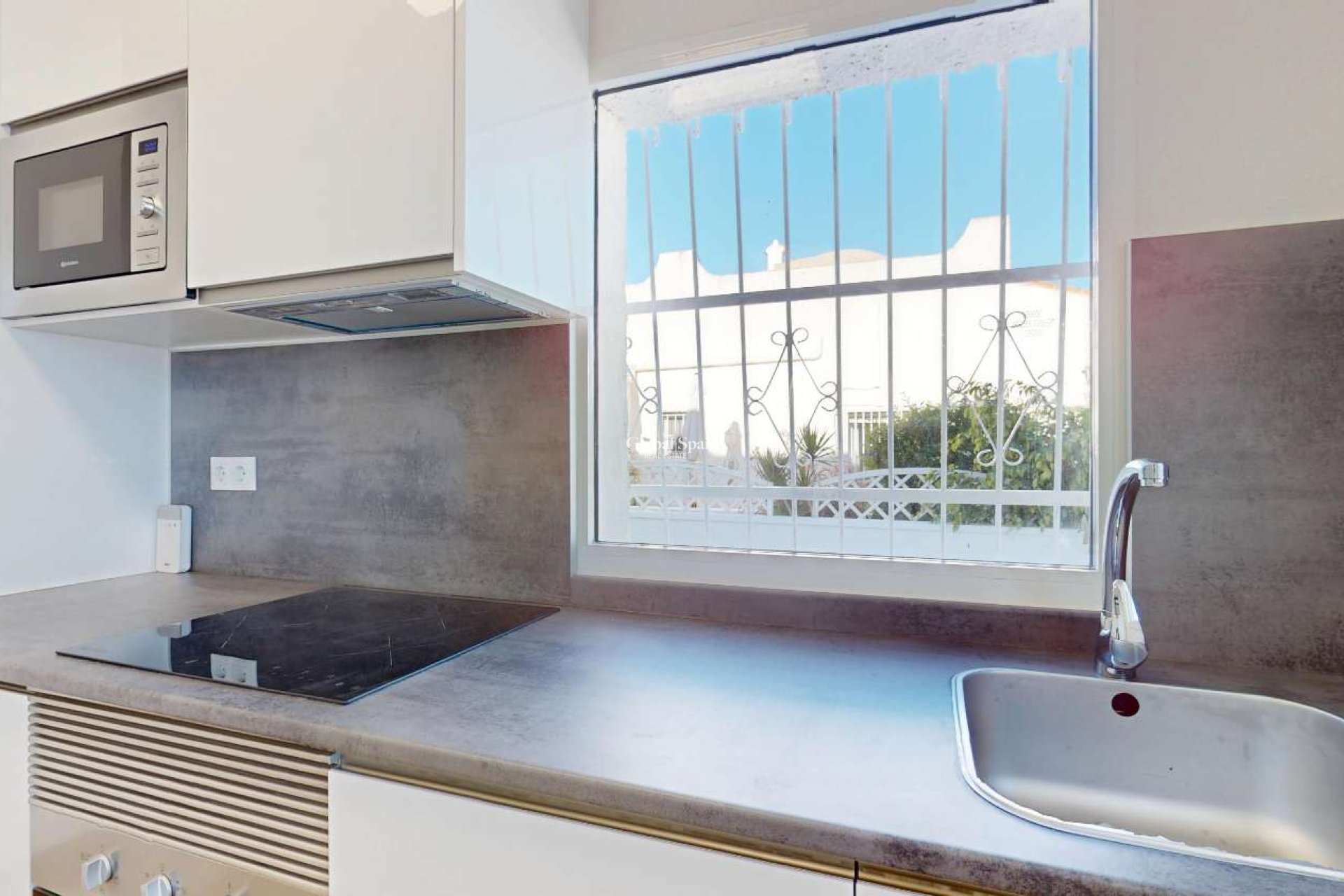 Resale - APARTMENT -
ORIHUELA - Inland