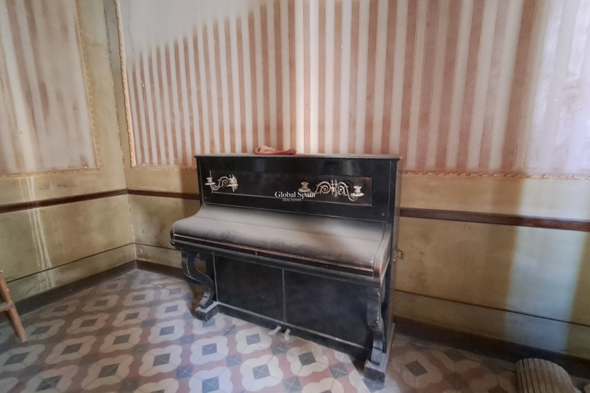 Resale - APARTMENT -
ORIHUELA - Inland