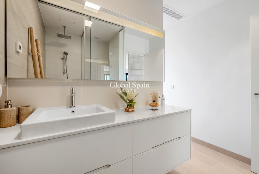 Resale - APARTMENT -
ORIHUELA - Inland