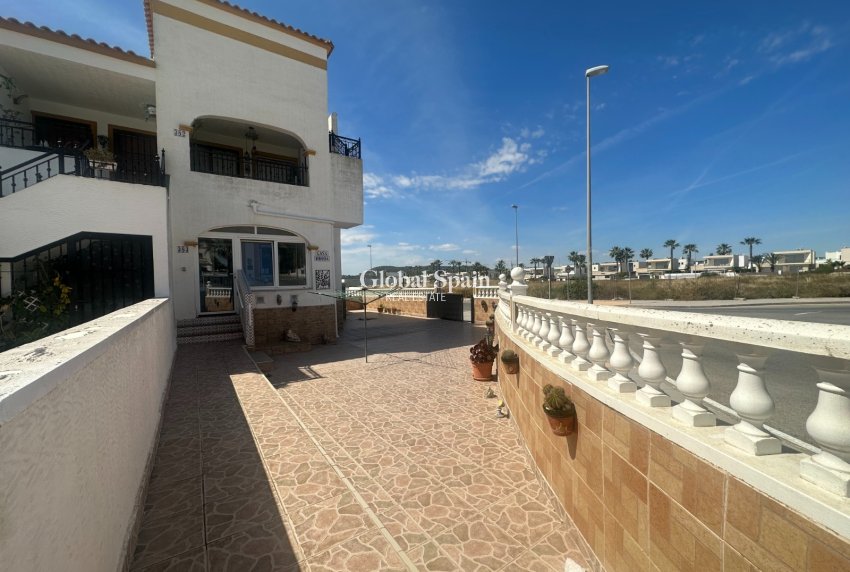 Resale - APARTMENT -
ORIHUELA - Inland