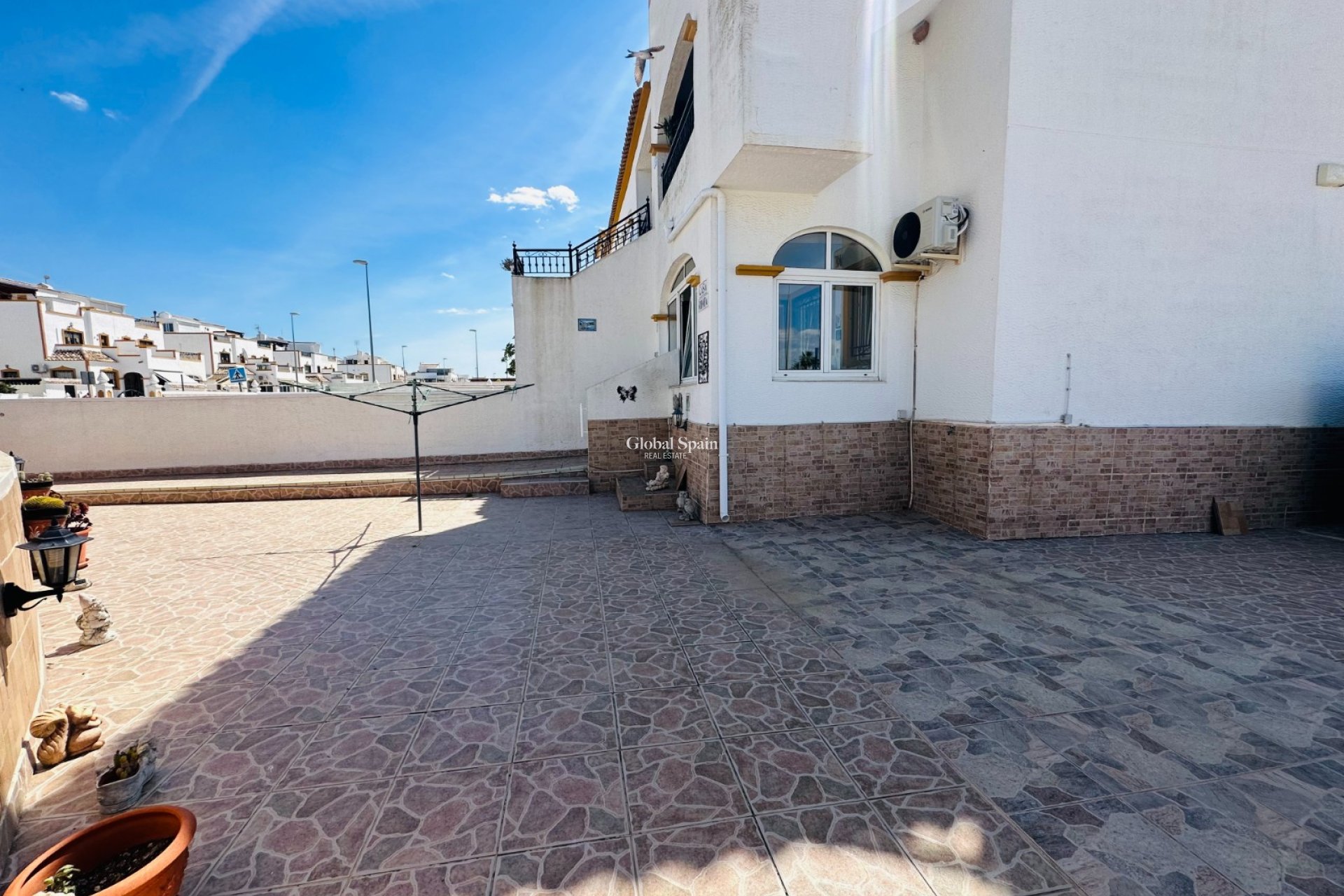 Resale - APARTMENT -
ORIHUELA - Inland