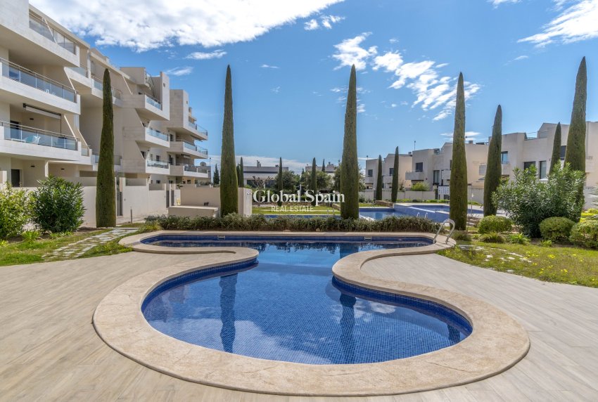 Resale - APARTMENT -
ORIHUELA - Inland
