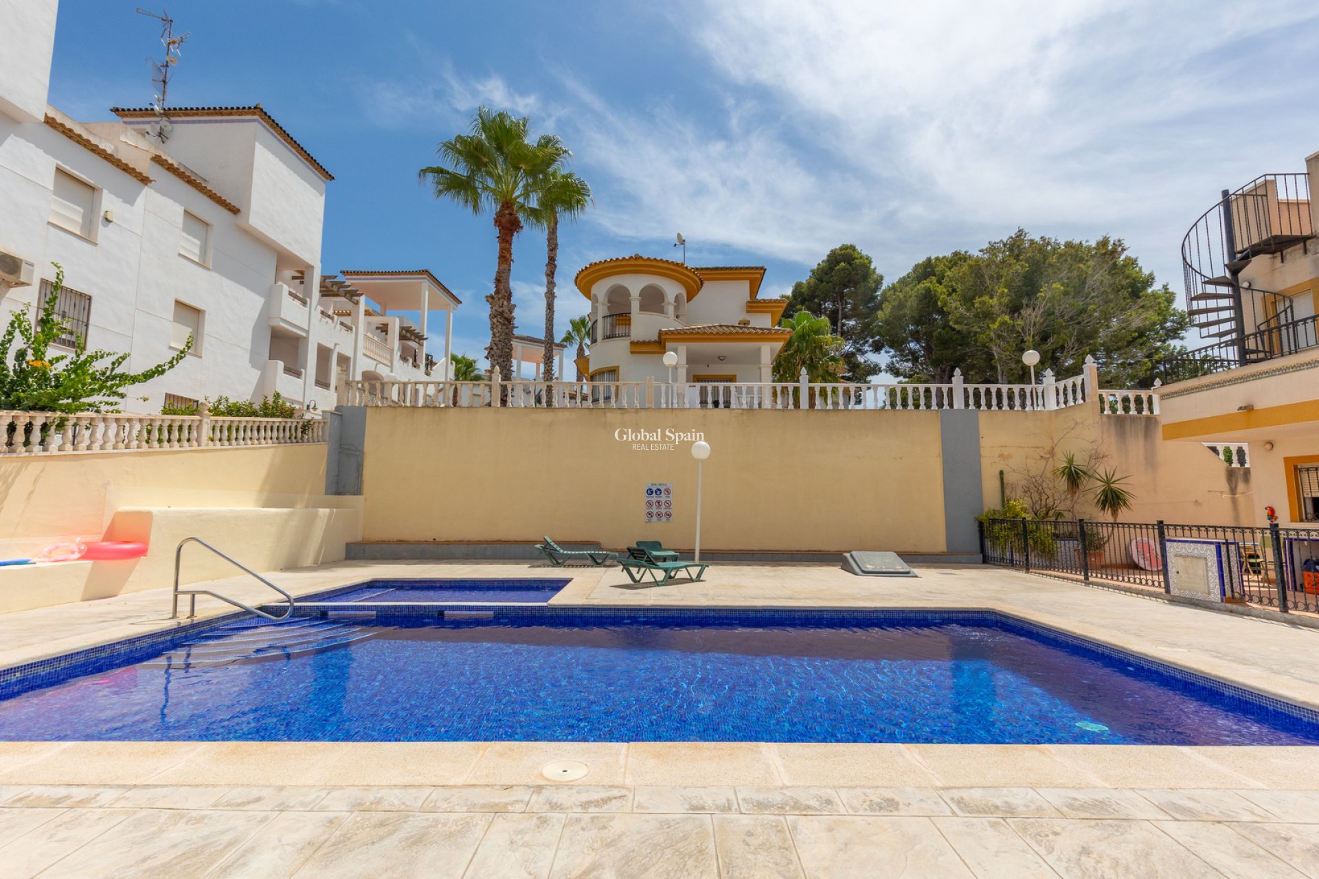 Resale - APARTMENT -
ORIHUELA - Inland