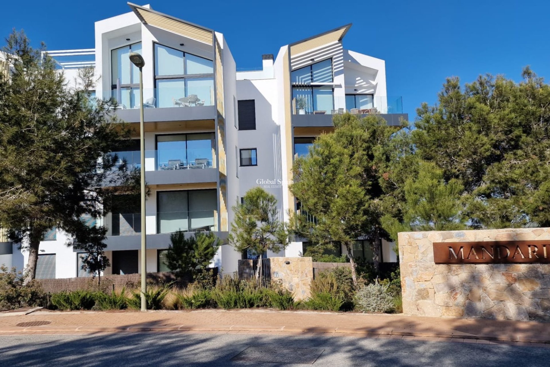 Resale - APARTMENT -
ORIHUELA - Las Colinas Golf