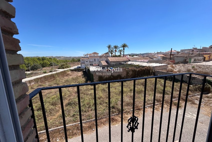Resale - APARTMENT -
ORIHUELA - Torremendo