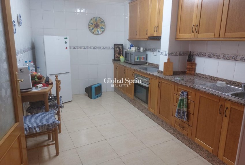 Resale - APARTMENT -
ORIHUELA - Zona Centro