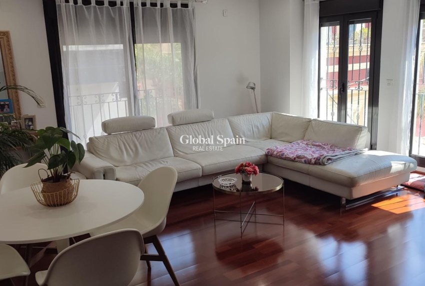 Resale - APARTMENT -
ORIHUELA - Zona Centro