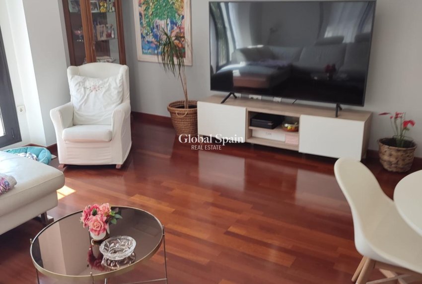 Resale - APARTMENT -
ORIHUELA - Zona Centro