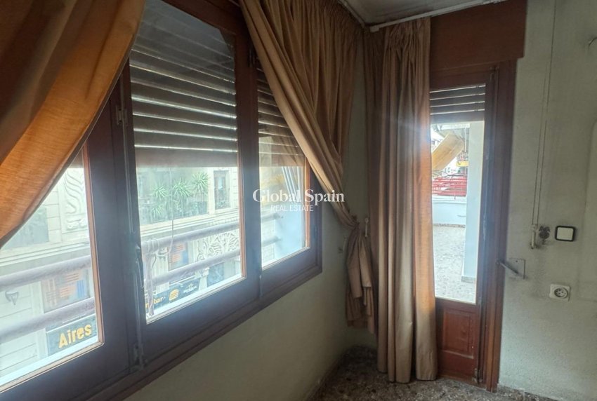 Resale - APARTMENT -
ORIHUELA - Zona Centro