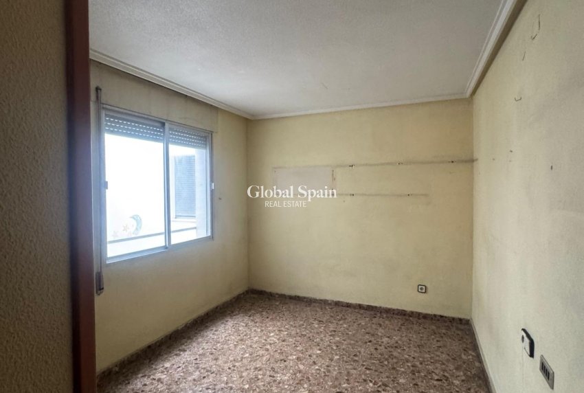 Resale - APARTMENT -
ORIHUELA - Zona Centro