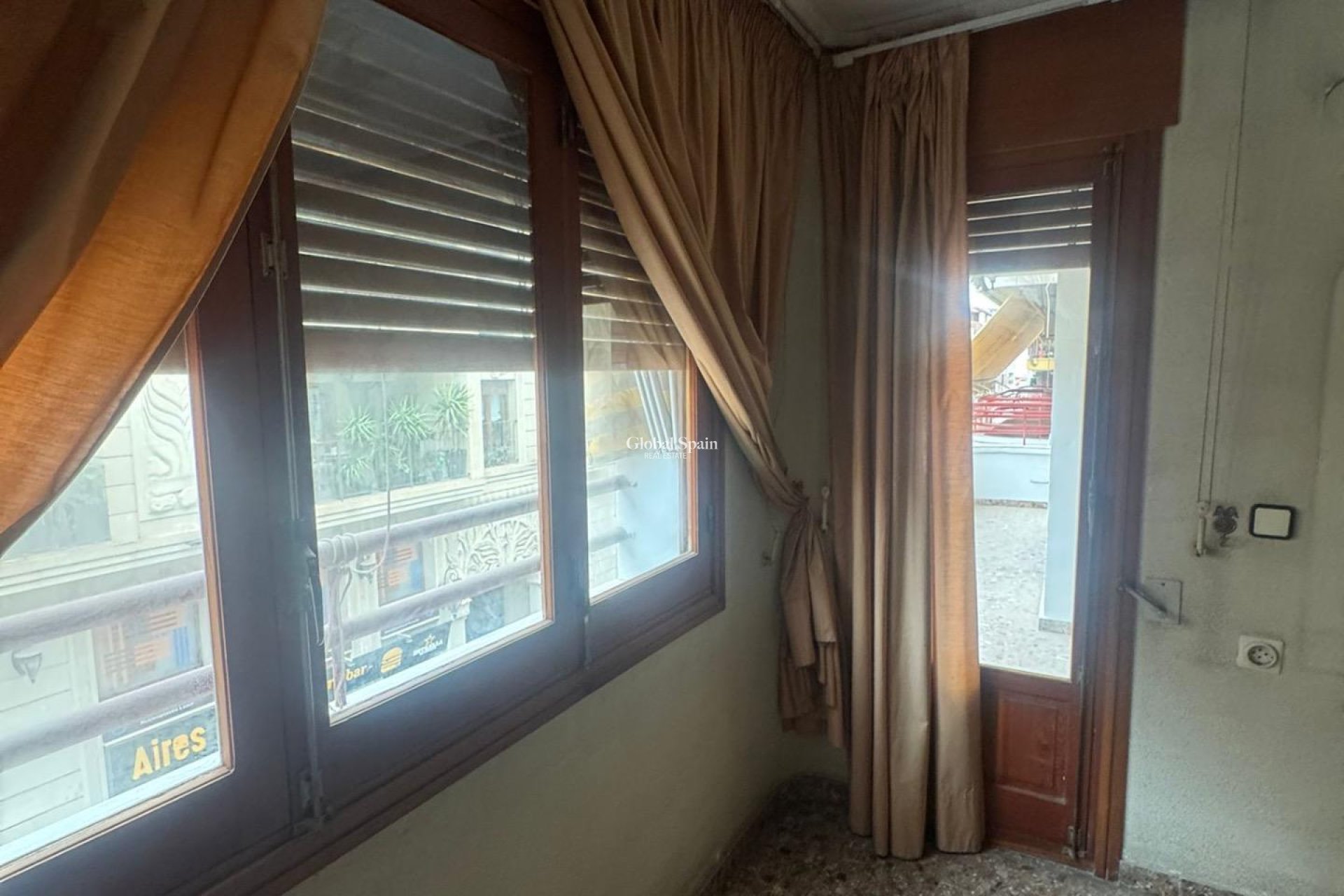 Resale - APARTMENT -
ORIHUELA - Zona Centro