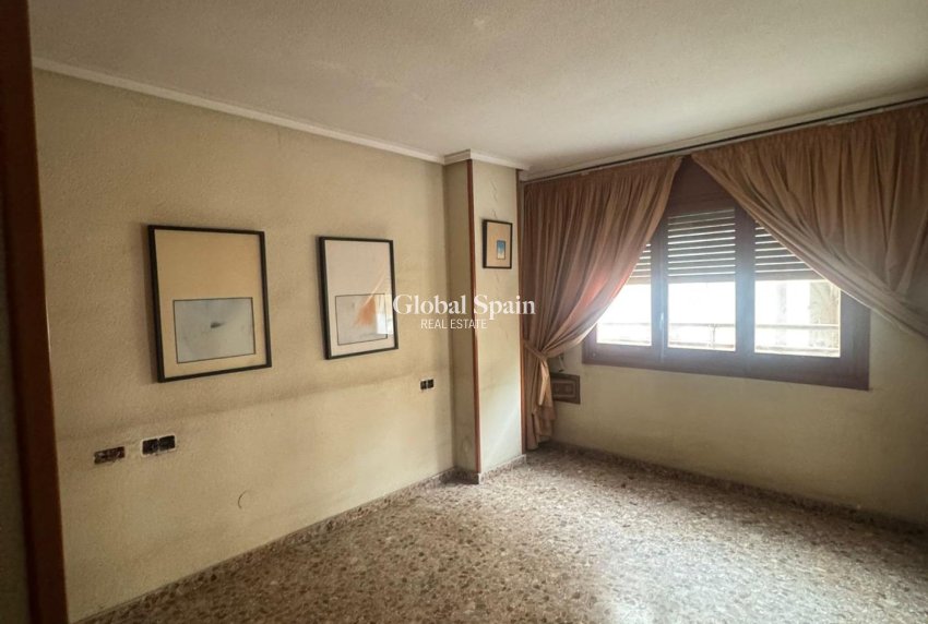 Resale - APARTMENT -
ORIHUELA - Zona Centro