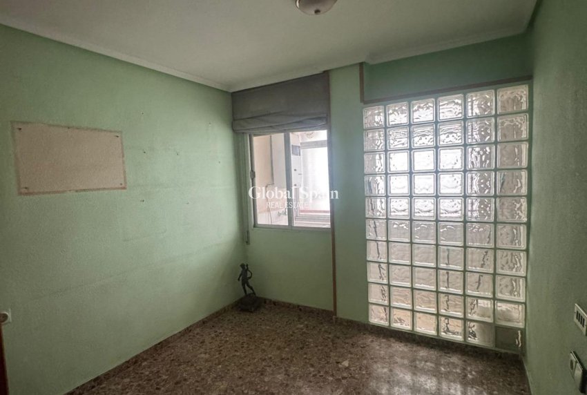 Resale - APARTMENT -
ORIHUELA - Zona Centro