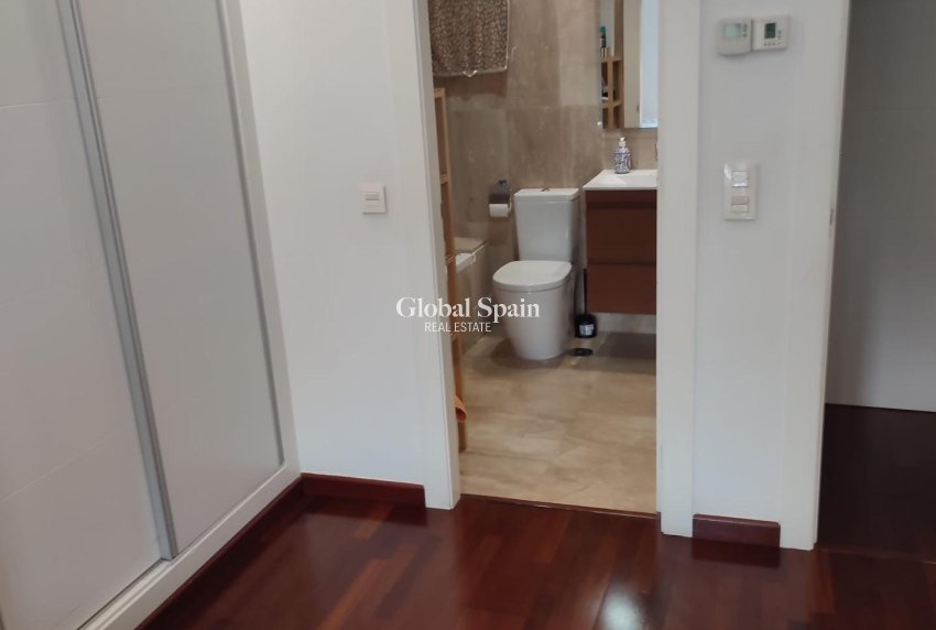 Resale - APARTMENT -
ORIHUELA - Zona Centro
