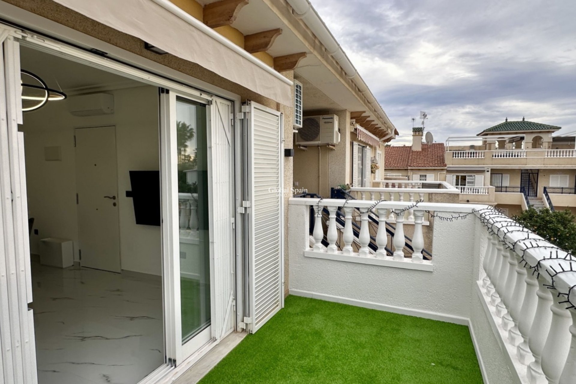 Resale - Apartment -
ORIHUELA