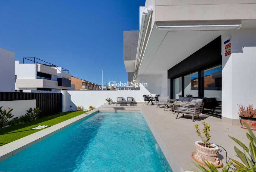 Resale - APARTMENT -
PILAR DE LA HORADADA - Costa Blanca Sur