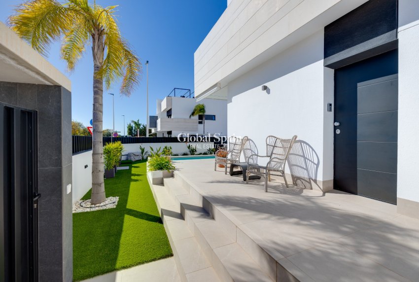 Resale - APARTMENT -
PILAR DE LA HORADADA - Costa Blanca Sur