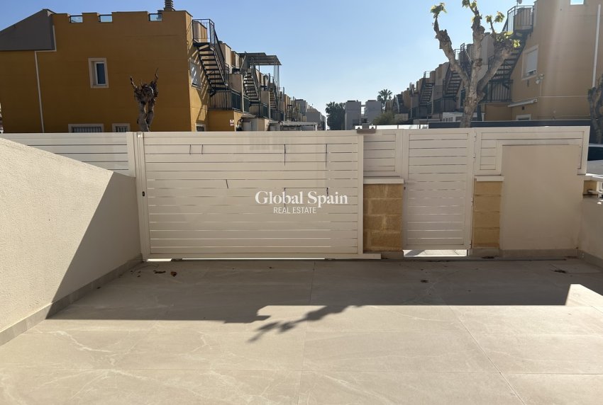 Resale - APARTMENT -
PILAR DE LA HORADADA - Costa Blanca