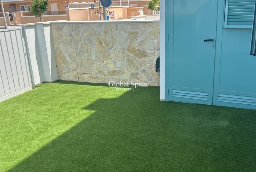 Resale - APARTMENT -
PILAR DE LA HORADADA - El Mojón