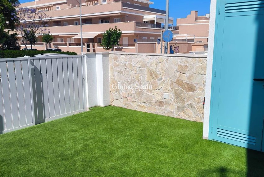 Resale - APARTMENT -
PILAR DE LA HORADADA - El Mojón