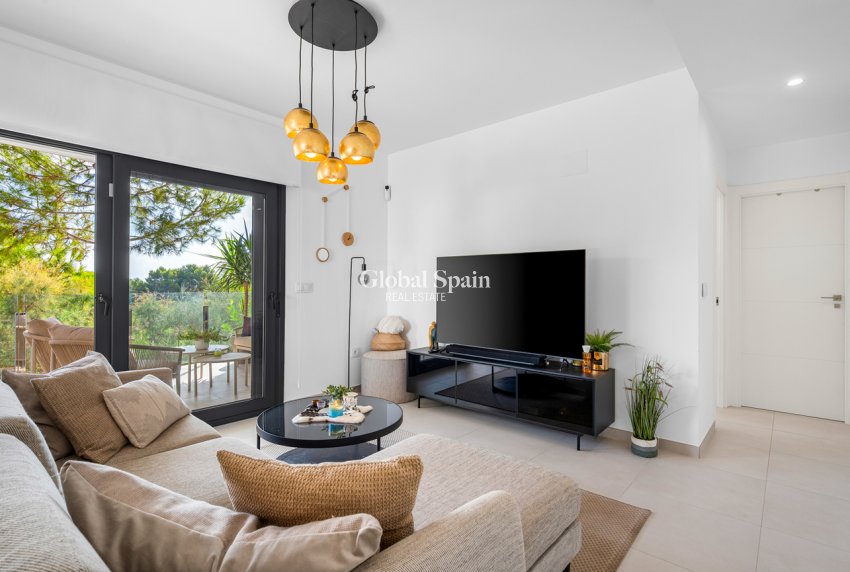 Resale - APARTMENT -
PILAR DE LA HORADADA - Lo Romero Golf