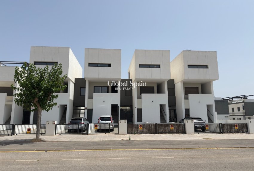 Resale - Apartment -
PILAR DE LA HORADADA - MIL PALMERAS 