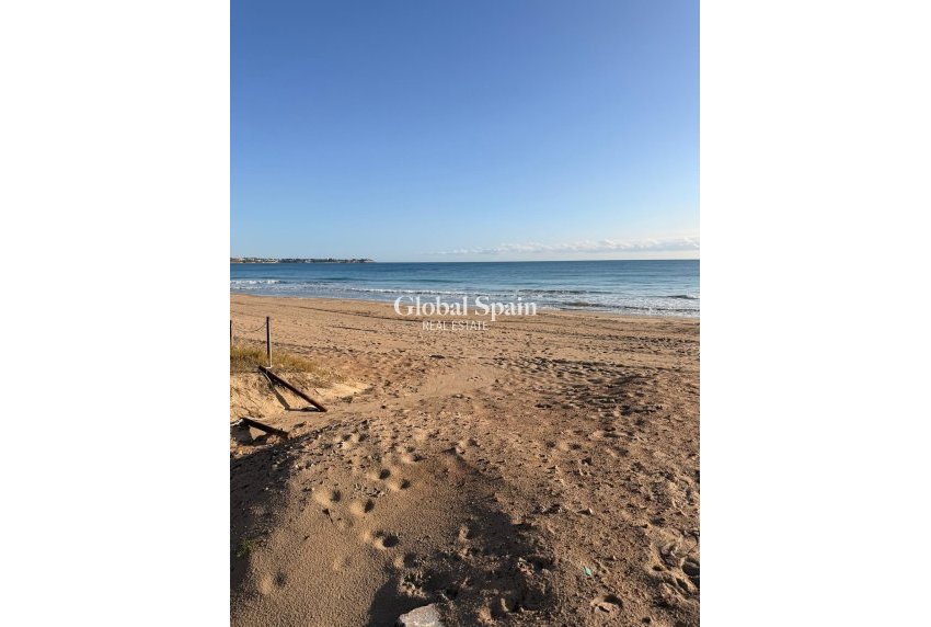 Resale - APARTMENT -
PILAR DE LA HORADADA - MIL PALMERAS 