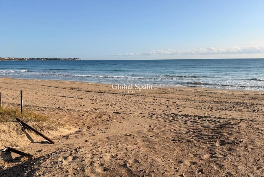 Resale - APARTMENT -
PILAR DE LA HORADADA - MIL PALMERAS 