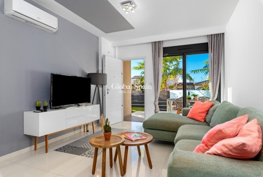 Resale - APARTMENT -
PILAR DE LA HORADADA - PUEBLO LATINO