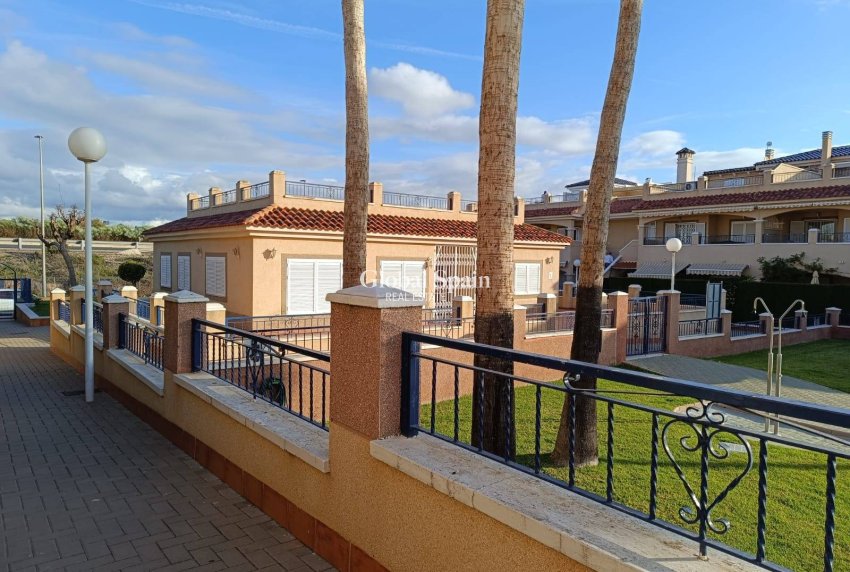 Resale - APARTMENT -
PILAR DE LA HORADADA - RioMar