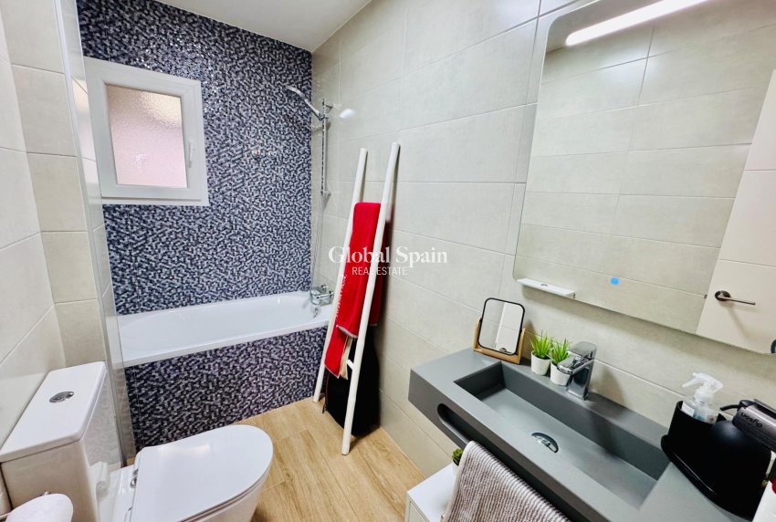 Resale - APARTMENT -
PILAR DE LA HORADADA - Zona Pueblo
