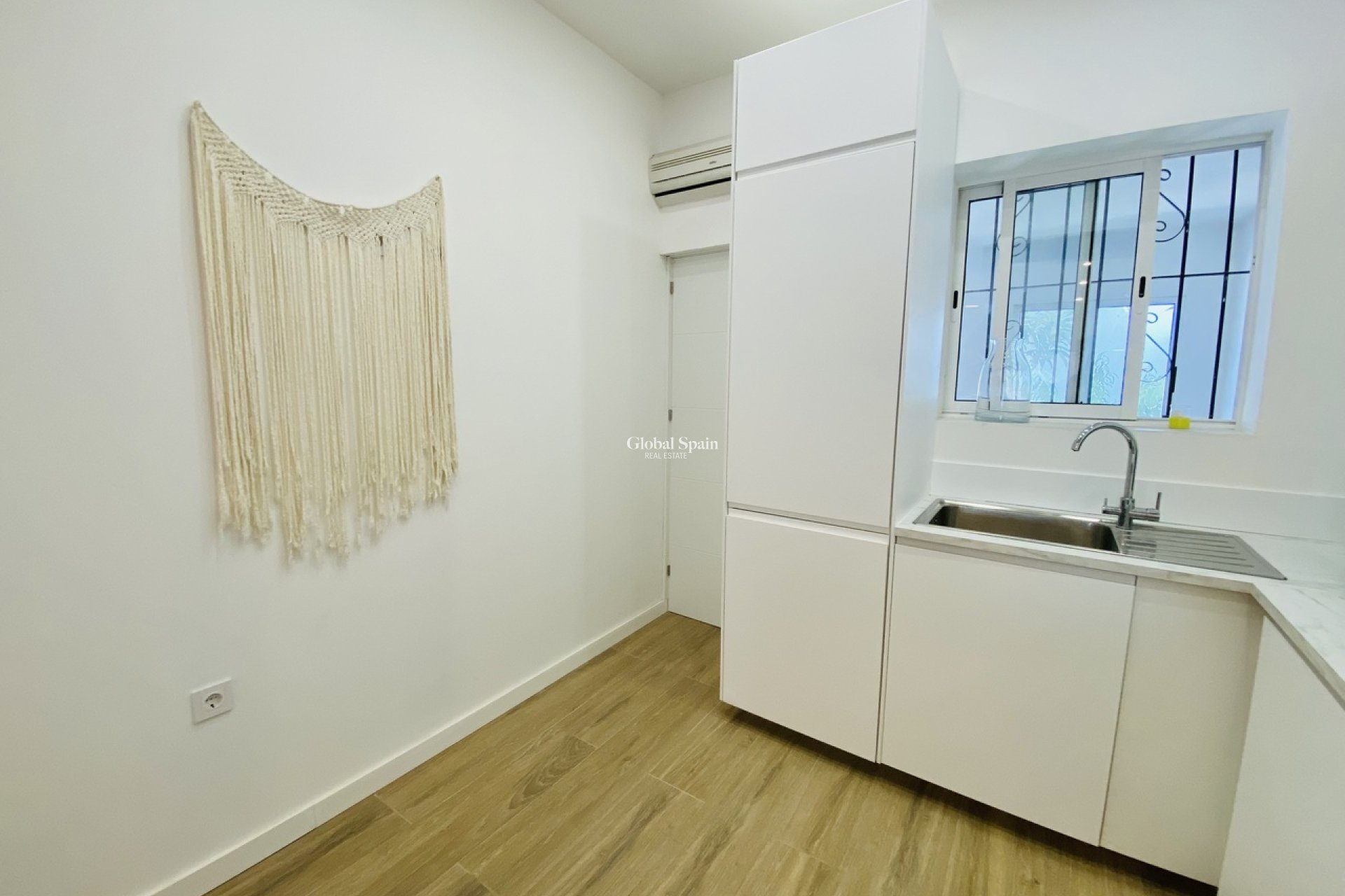 Resale - APARTMENT -
PLAYA FLAMENCA - Costa Blanca