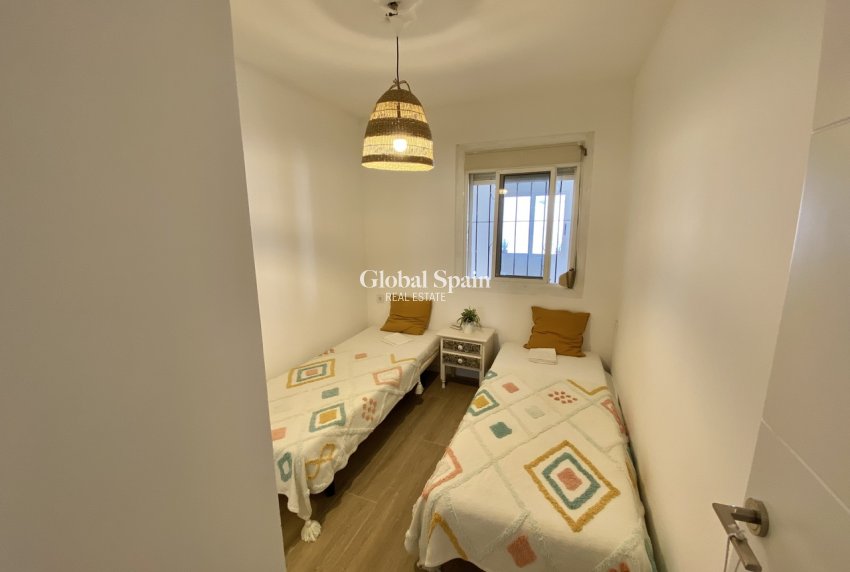 Resale - APARTMENT -
PLAYA FLAMENCA - Costa Blanca