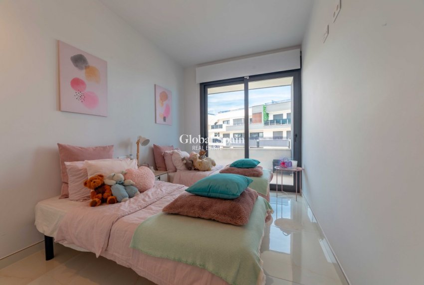 Resale - APARTMENT -
PLAYA FLAMENCA - Costa Blanca