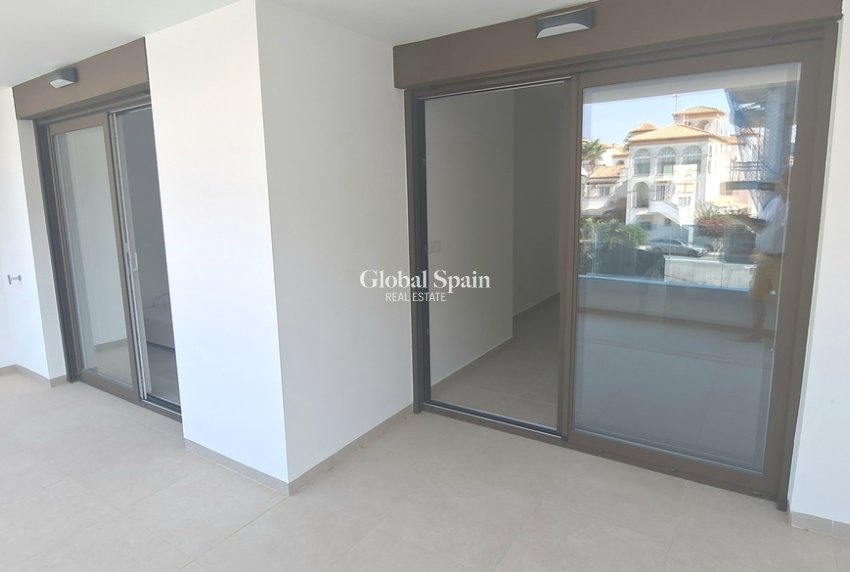 Resale - APARTMENT -
PLAYA FLAMENCA - Costa Blanca