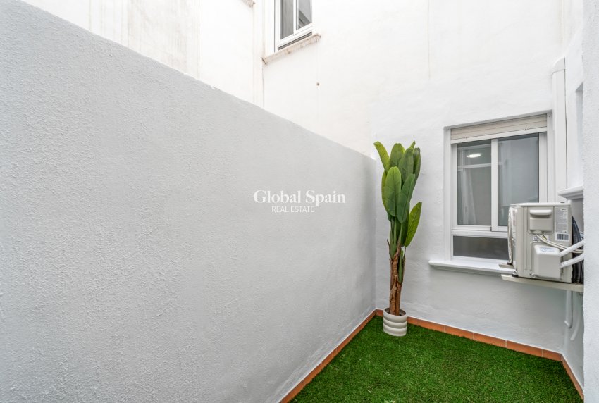 Resale - APARTMENT -
PLAYA FLAMENCA - Costa Blanca