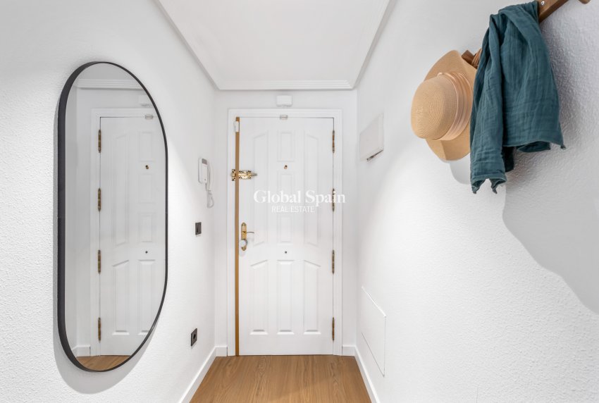 Resale - APARTMENT -
PLAYA FLAMENCA - Costa Blanca