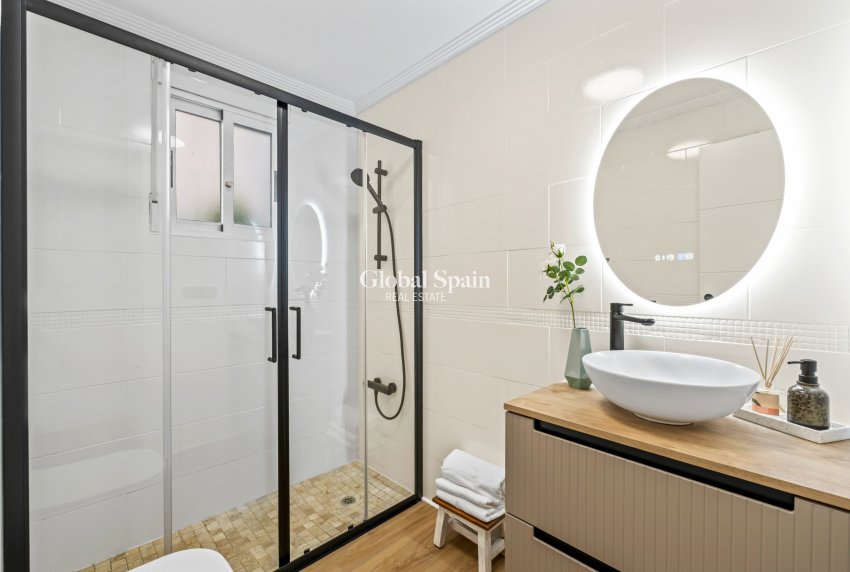 Resale - APARTMENT -
PLAYA FLAMENCA - Costa Blanca