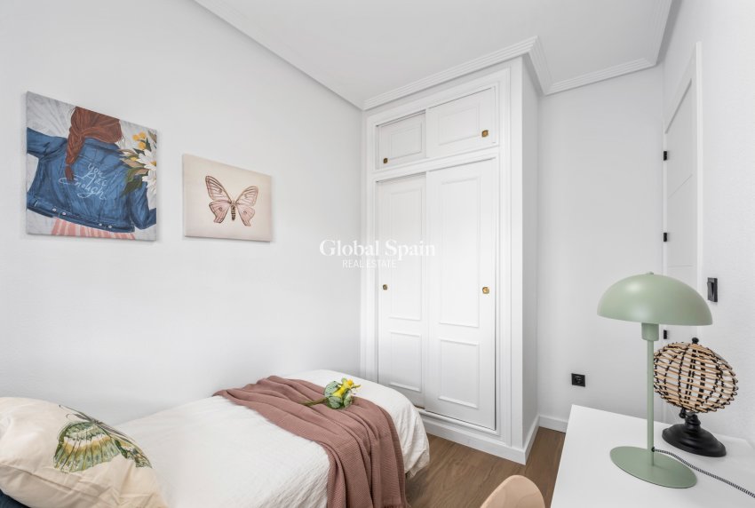 Resale - APARTMENT -
PLAYA FLAMENCA - Costa Blanca
