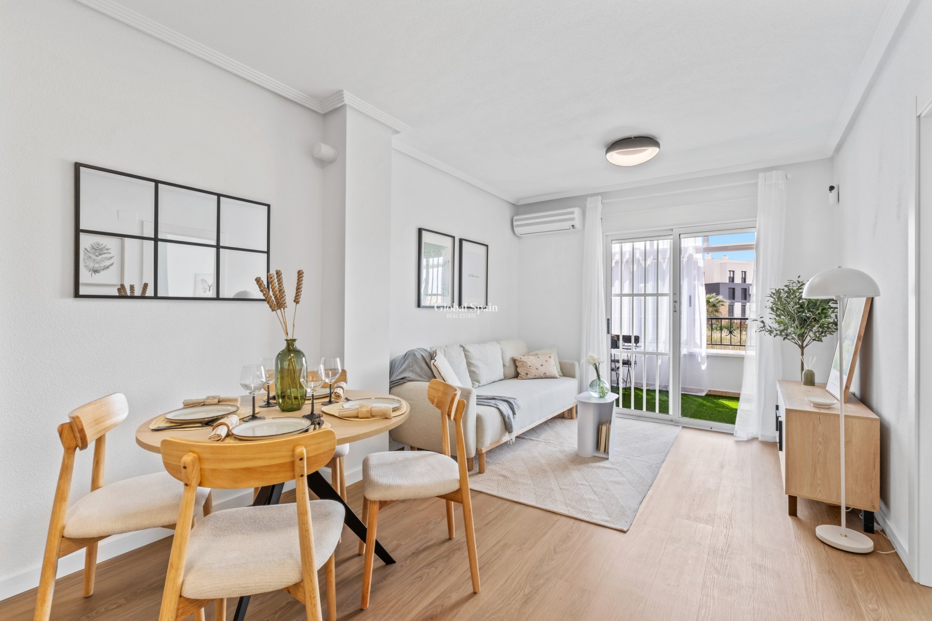 Resale - APARTMENT -
PLAYA FLAMENCA - Costa Blanca