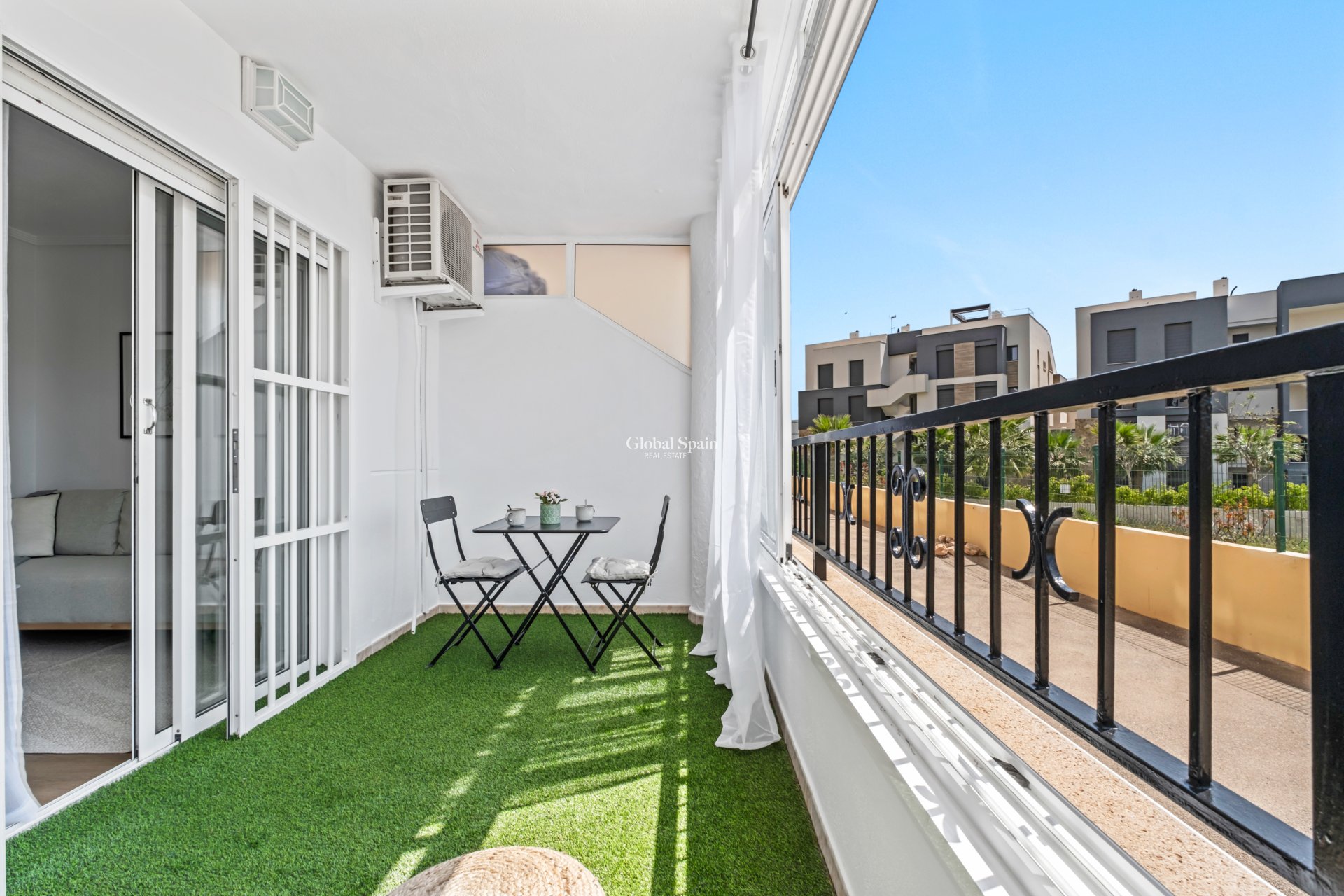 Resale - APARTMENT -
PLAYA FLAMENCA - Costa Blanca